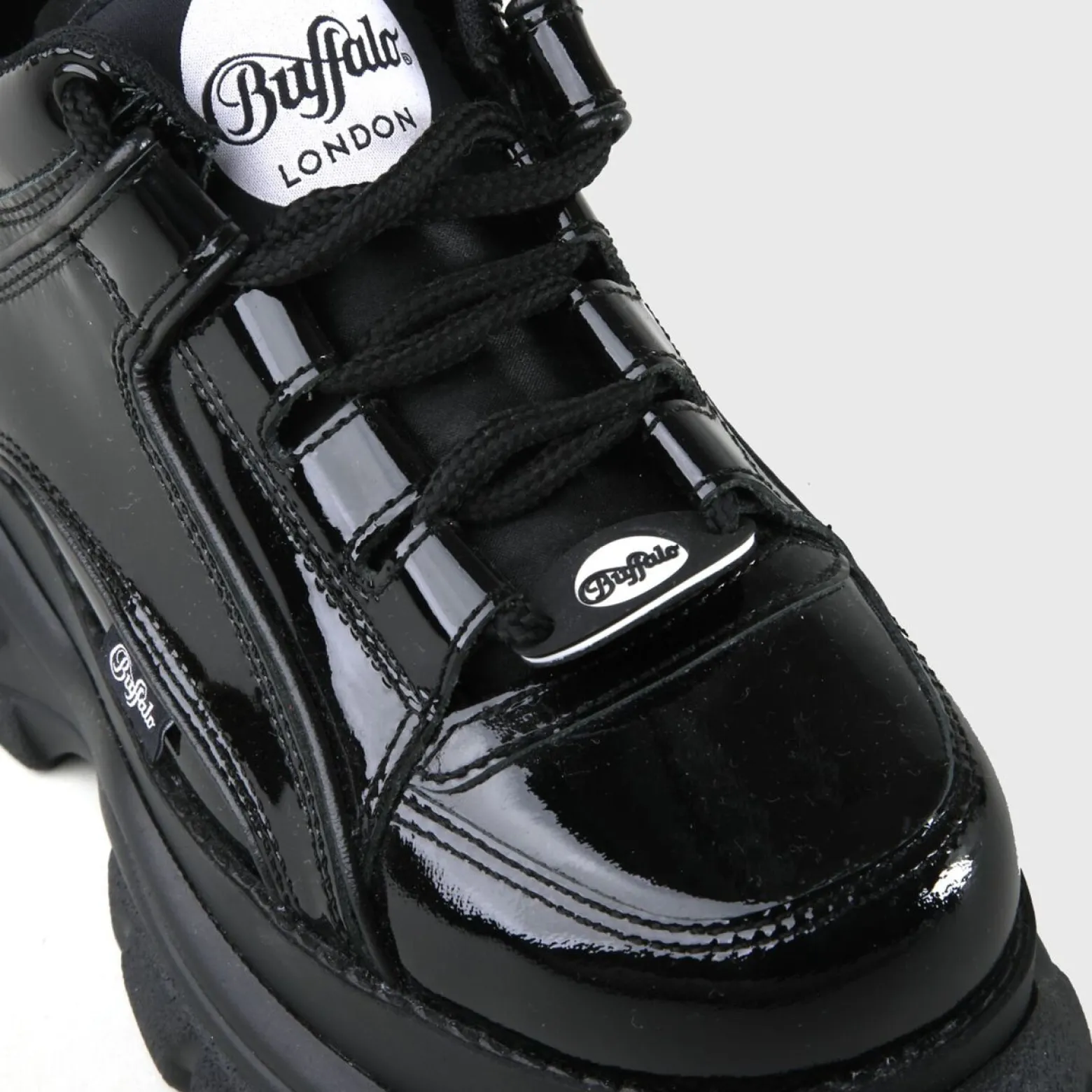 classic_kick_patent_leather_2.webp Women BUFFALO Classics^Classic Kick Patent Leather